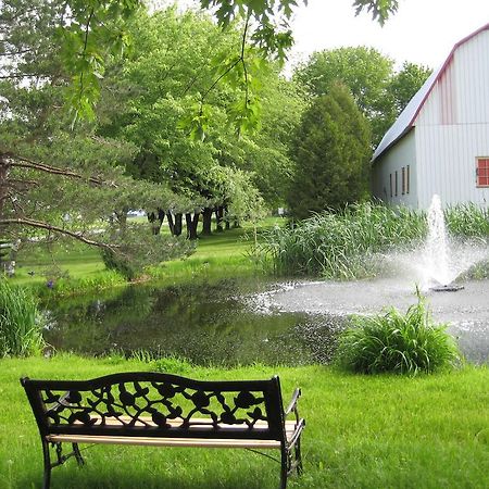 Eden Sur Terre Bed & Breakfast Marieville Екстериор снимка
