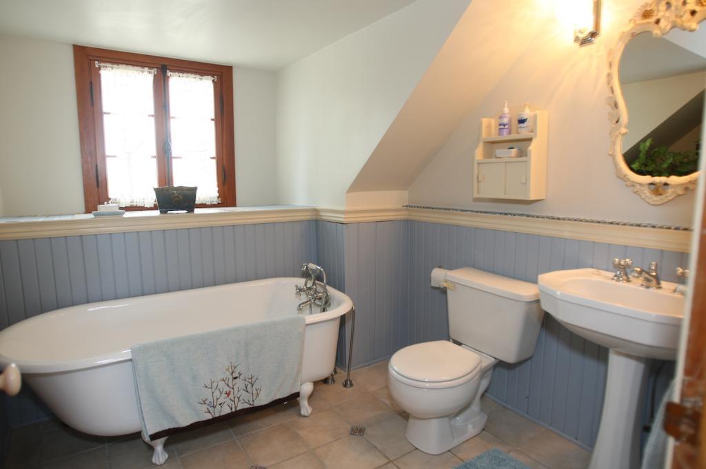 Eden Sur Terre Bed & Breakfast Marieville Стая снимка